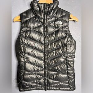 The North Face Women’s Green/Black Puffer Down Filled Vest 550.  Size XS